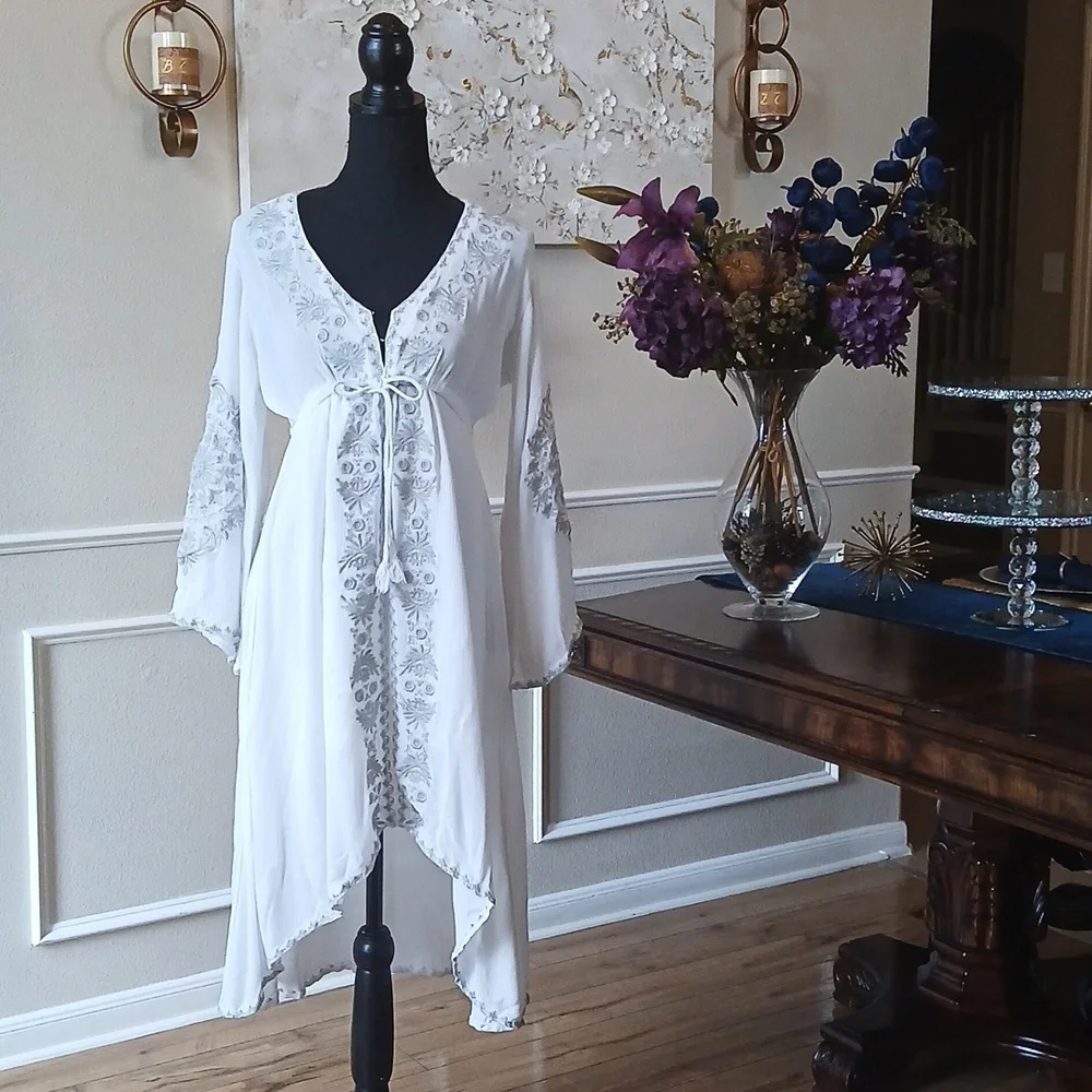 Women's White Boho Embroidered High Low Dress. Size M - Picture 5 of 17